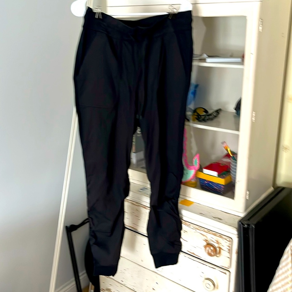 Lululemon joggers. Women’s 10